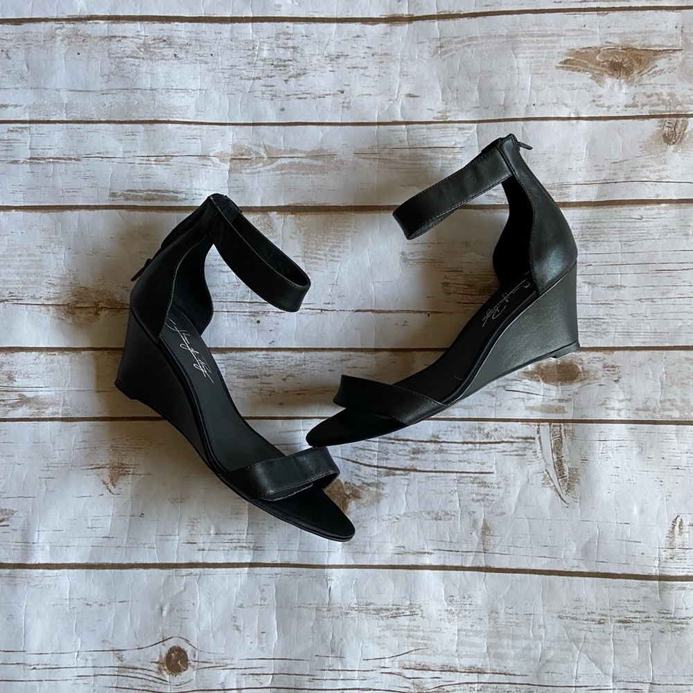 💜NWB SHOES OF PREY wedge heels